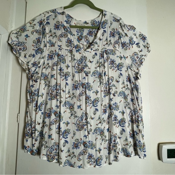 Skies Are Blue White Cream Flutter Sleeve Blouse - Picture 1 of 11